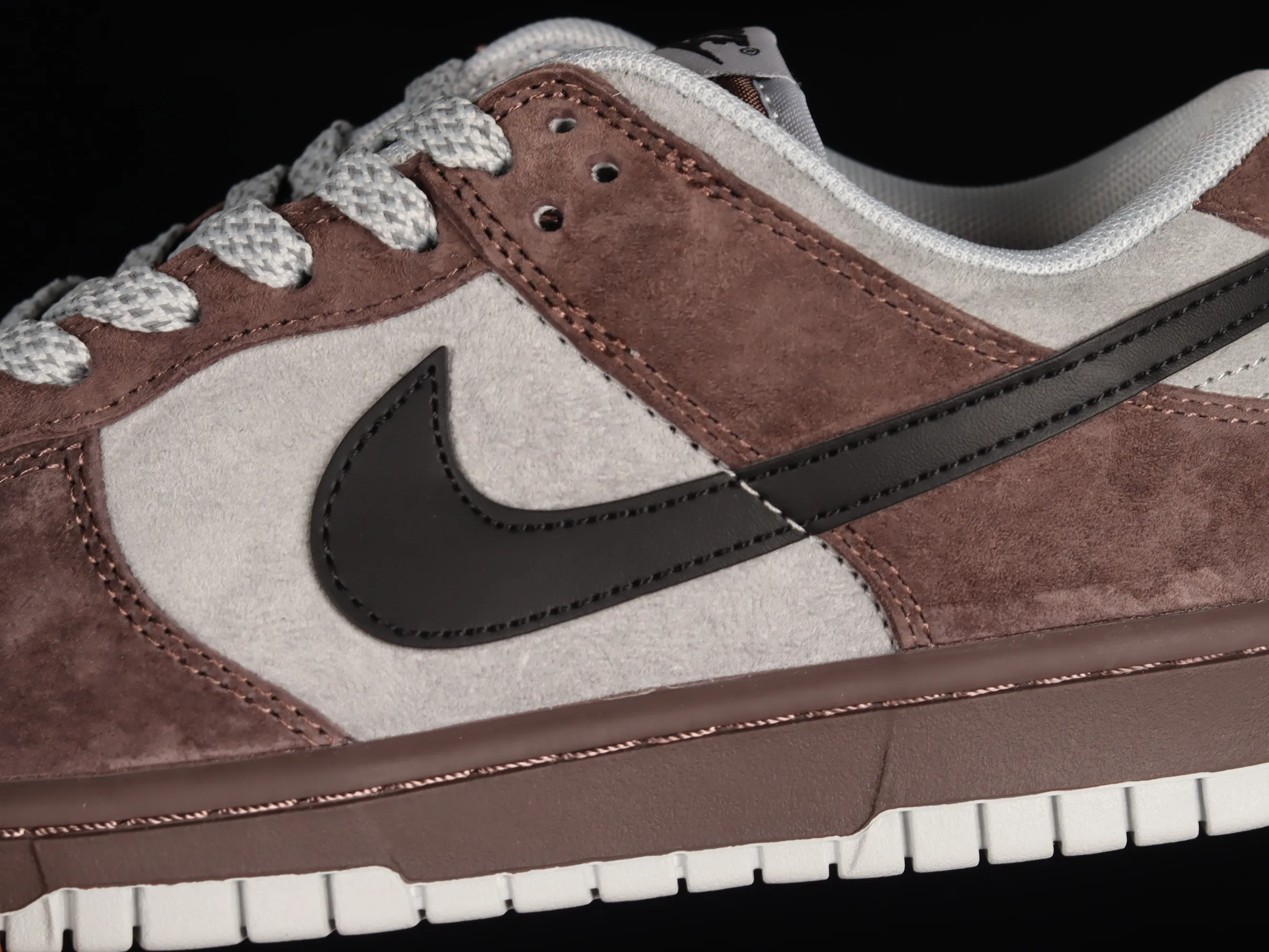 All Categories Nk SB Dunk Series Nk SB Dunk Low Low-top sneakers Otomo Katsuhiro x Nk SB Dunk Low "Steamboy OST" Creative customization collaboration Otomo Katsuhiro co-branded SB low-top sports and leisure sneakers DD9606-123